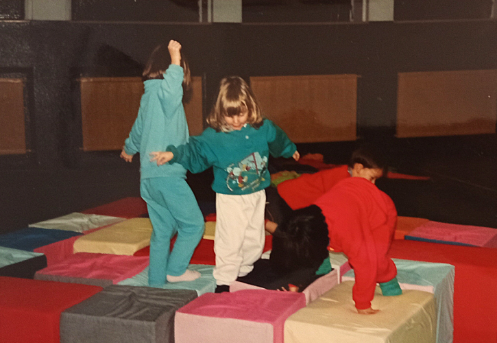 bambini che giocano all'asilo